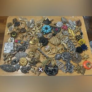 Vintage brooches some signed